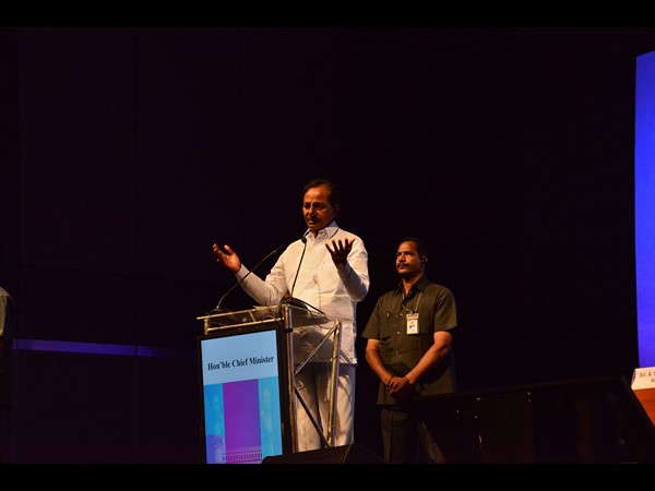 స్వచ్ఛలో కేసీఆర్: హైదరాబాద్‌ను అందంగా