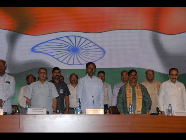  స్వచ్ఛలో కేసీఆర్: హైదరాబాద్‌ను అందంగా