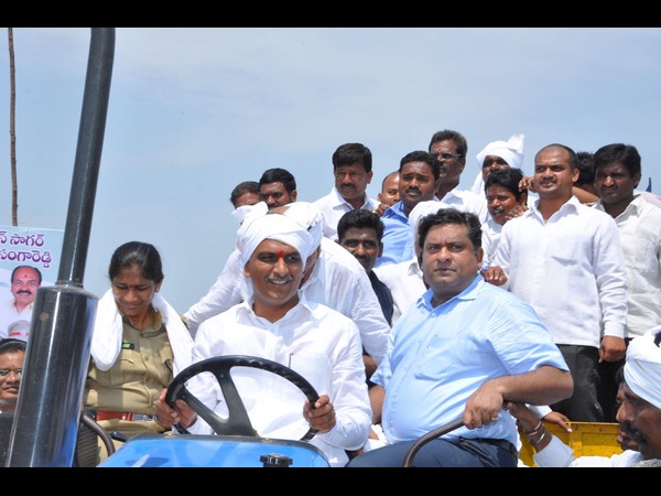  మిషన్: ఎస్పీ సుమతికి హరీశ్ అభినందన