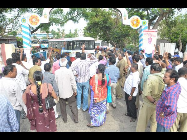 తెలుగు రాష్ట్రాల్లో ఆర్టీసీ సమ్మె ప్రభావం 