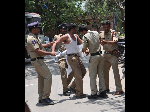 డ్రైవర్ ఆత్మహత్యాయత్నం