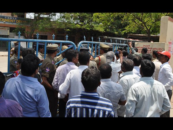 డ్రైవర్ ఆత్మహత్యాయత్నం