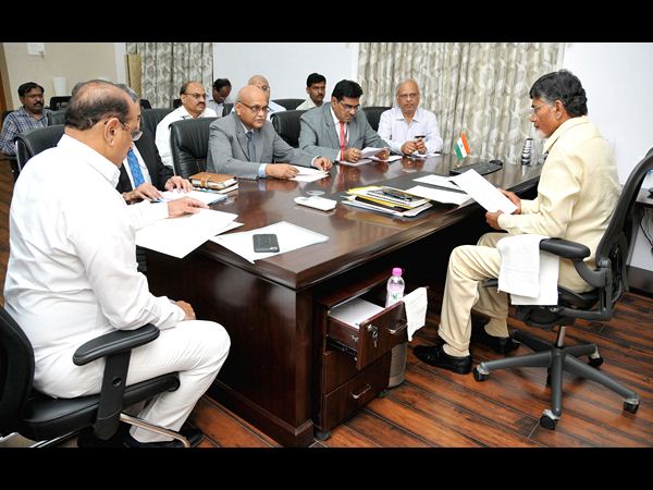  చంద్రబాబు, పారికర్