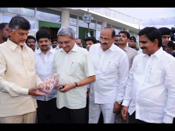  చంద్రబాబు, పారికర్