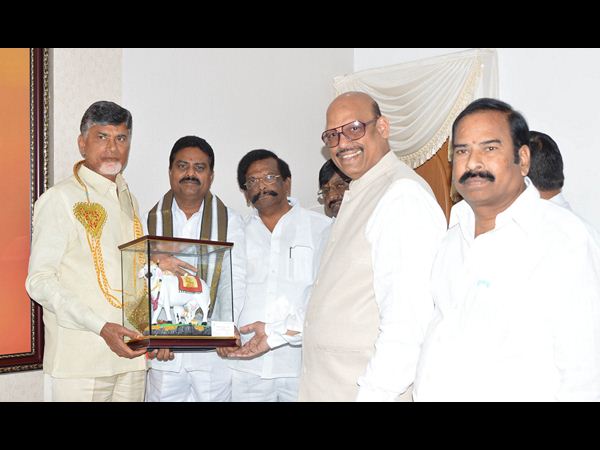 చంద్రబాబు, పారికర్