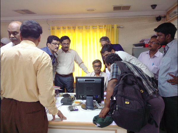  నకిలీ ఏటీఎం కార్డులతో 70 లక్షలు కాజేశారు