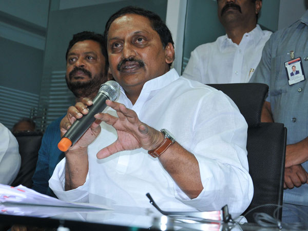 Kiran Kumar Reddy writing tell-all book on Telangana to 'expose' Sonia Gandhi, Rahul Gandhi Kiran Kumar Reddy writing tell-all book on Telangana to 'expose' Sonia Gandhi, Rahul Gandhi