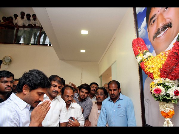 ప్రసాద రెడ్డికి నివాళి