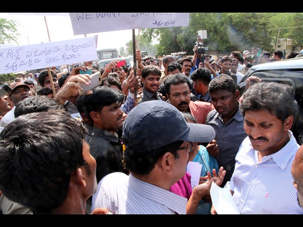 అగ్రిగోల్డ్ బాధితుల వినతి