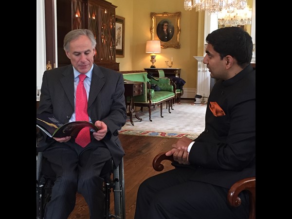 టెక్సాస్ గవర్నర్‌తో లోకేశ్ భేటీ