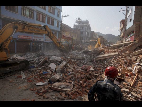 ఖాట్మాండ్ లో కూలిన భవనాలు ఖాట్మాండ్ లో కూలిన భవనాలు