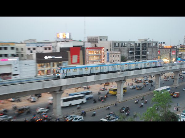 మెట్రో చక్కర్లు