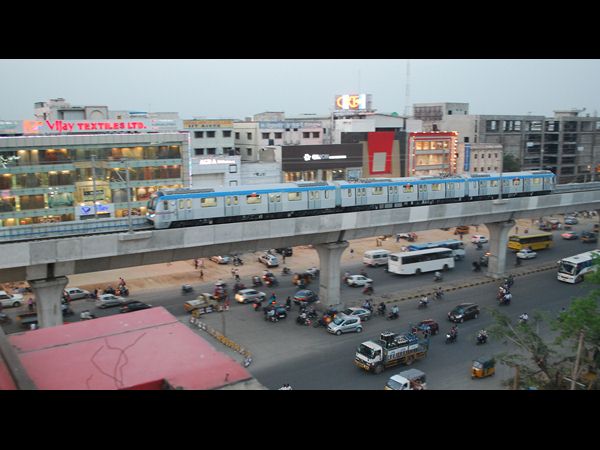మెట్రో చక్కర్లు