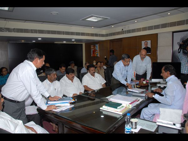 కెసిఆర్ సమీక్ష