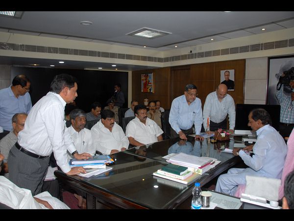 కెసిఆర్ సమీక్ష