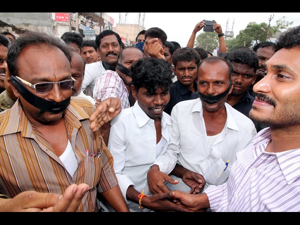 రైతు భరోసా యాత్రలో వైయస్ జగన్