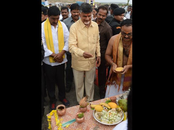 పూడికతీతకు శ్రీకారం..