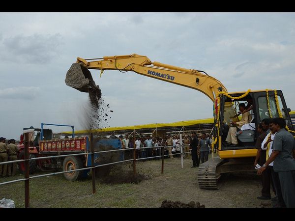 జెసిబీ ఎక్కి...