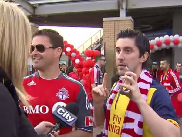 Reporter confronts drunk football fans shouting sexual abuse during her live broadcast Reporter confronts drunk football fans shouting sexual abuse during her live broadcast