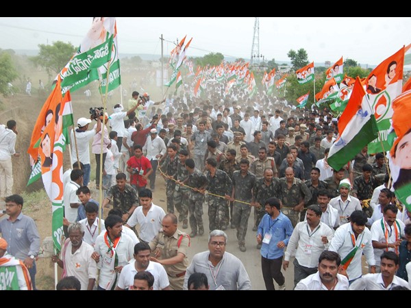 లక్ష్మణ్ చందాలో.. 