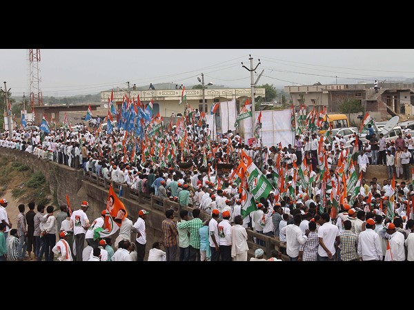 వడ్యాల్‌లో బహిరంగ సభ