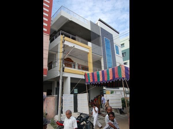 గతంలో ఆత్మహత్యాయత్నం