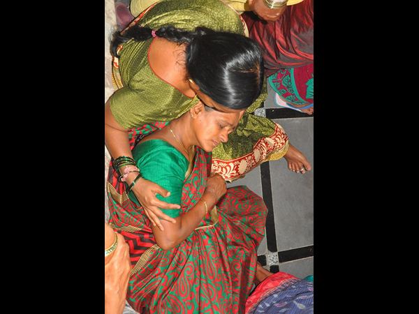 ప్రత్యూష కేకలు విని...