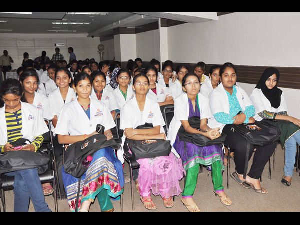 యంగ్ డాక్టర్స్ సందడి