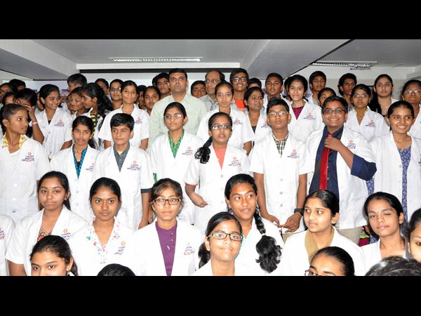 యంగ్ డాక్టర్స్ సందడి