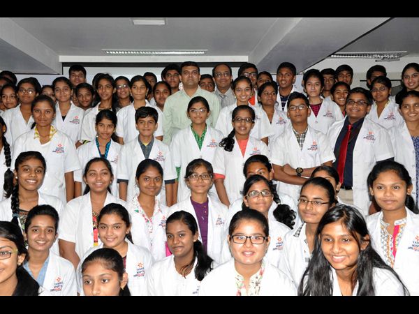 యంగ్ డాక్టర్స్ సందడి