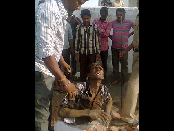  పొగ గొట్టంలో ఇరుక్కుపోయిన దొంగ