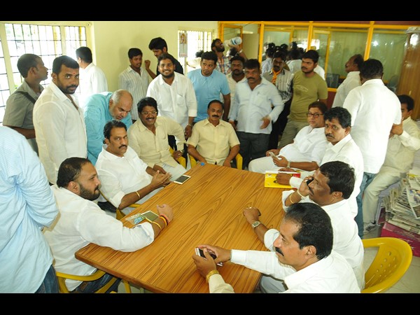  మిని మహానాడులో తెలుగు తమ్ముళ్ల రచ్చ