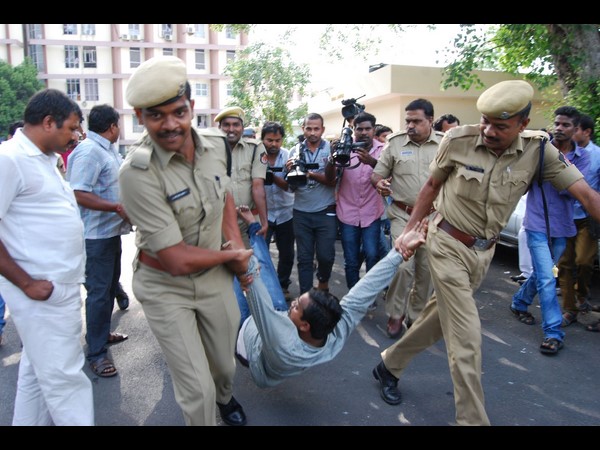 ఓయు విద్యార్థులు