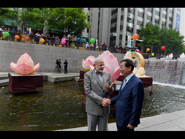 చంగేచెన్ నది ఒడ్డున మోడీ