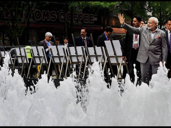 చంగేచెన్ నది ఒడ్డున మోడీ