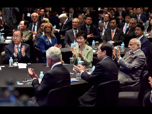 పారిశ్రామిక వేత్తలతో ప్రధాని మోడీ భేటీ