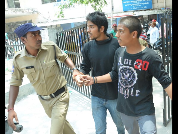  10 ఫలితాలపై నిరసన: అద్దాలు ధ్వంసం, అరెస్ట్