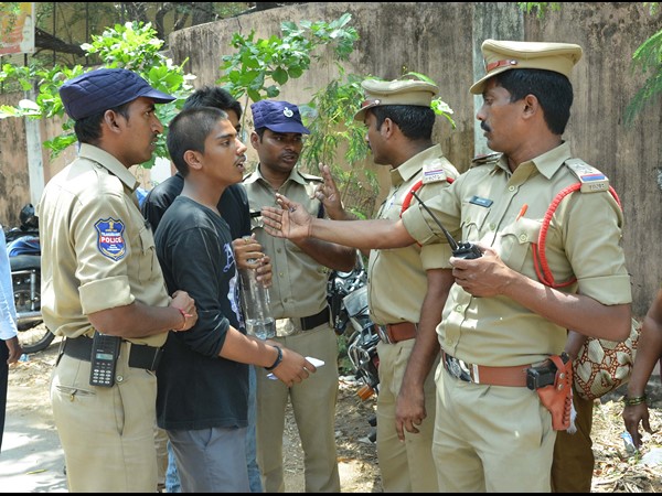  10 ఫలితాలపై నిరసన: అద్దాలు ధ్వంసం, అరెస్ట్