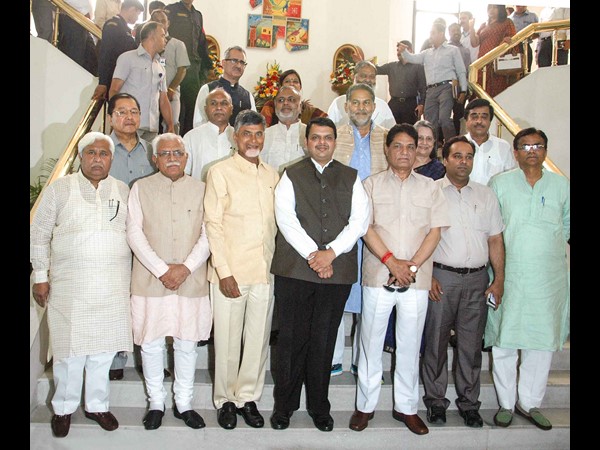 Chandrababu meets Rajnath, discusses special status for Andhra