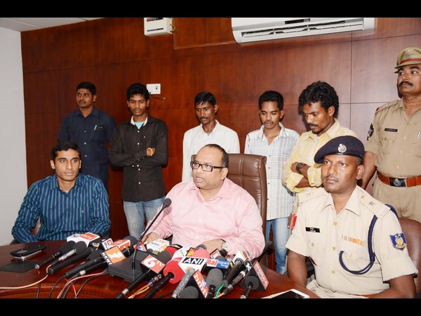  విశాఖలో నలుగురు లొంగుబాటు