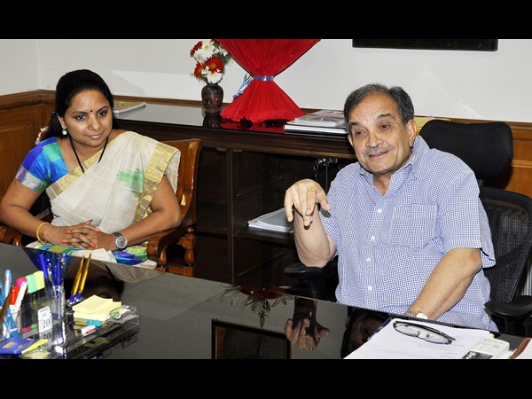 కేంద్రమంత్రులతో కవిత