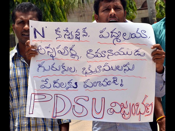  రోడ్లపై కేసీఆర్: ఆర్ఎఫ్‌సీ, ఎన్ కన్వెన్షన్‌పై ఓయు ప్రశ్న