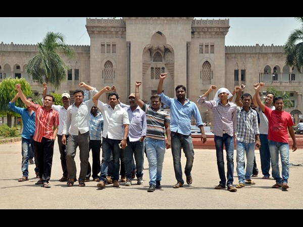  రోడ్లపై కేసీఆర్: ఆర్ఎఫ్‌సీ, ఎన్ కన్వెన్షన్‌పై ఓయు ప్రశ్న