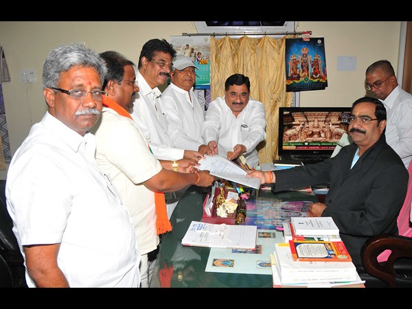  నాలుగు ఎమ్మెల్సీలు ఏకగ్రీవమే