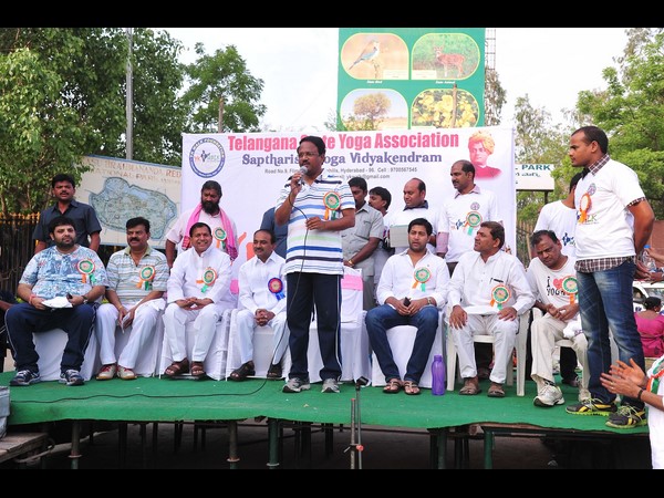 యోగా వాక్: ఒంటికి యోగా మంచిదేగా