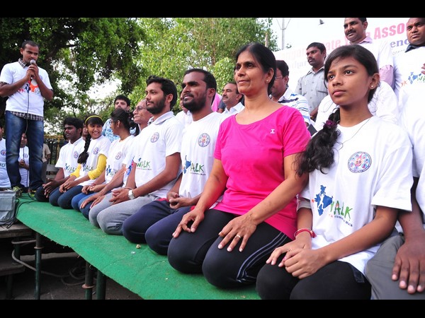 యోగా వాక్: ఒంటికి యోగా మంచిదేగా