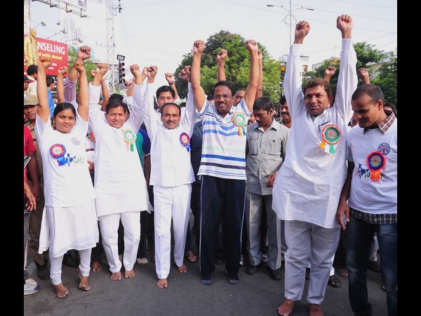 యోగా వాక్: ఒంటికి యోగా మంచిదేగా