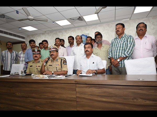 ఏటీఎం దొంగ