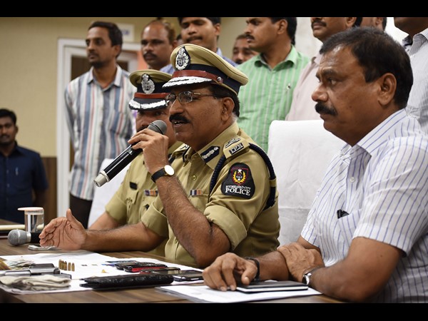 ఏటీఎం దొంగ