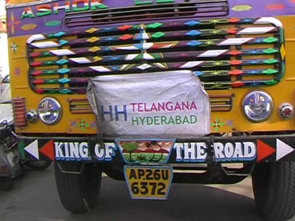 టిప్పర్ ఢీకొని మహిళ మృతి